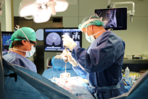 El CST apuesta por la realidad aumentada en la cirugía de columna