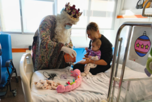 Els Reis d'Orient visiten l'Hospital Universitari de Terrassa i l'Hospital Sant Llàtzer, i el Patge Reial arriba al CSMIJ.