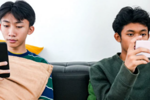 Escola de Salut. Pantalles i adolescència