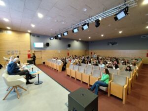Un centenar d’especialistes en oftalmologia dels hospitals del Vallès i el Bages comparteixen coneixement al CST