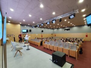 Una quarantena de sanitaris de tot l’estat es formen al CST per atendre urgències de pediatria segons les evidències científiques més recents